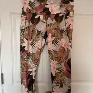 Floral Print Women's Capri Athletic Leggings